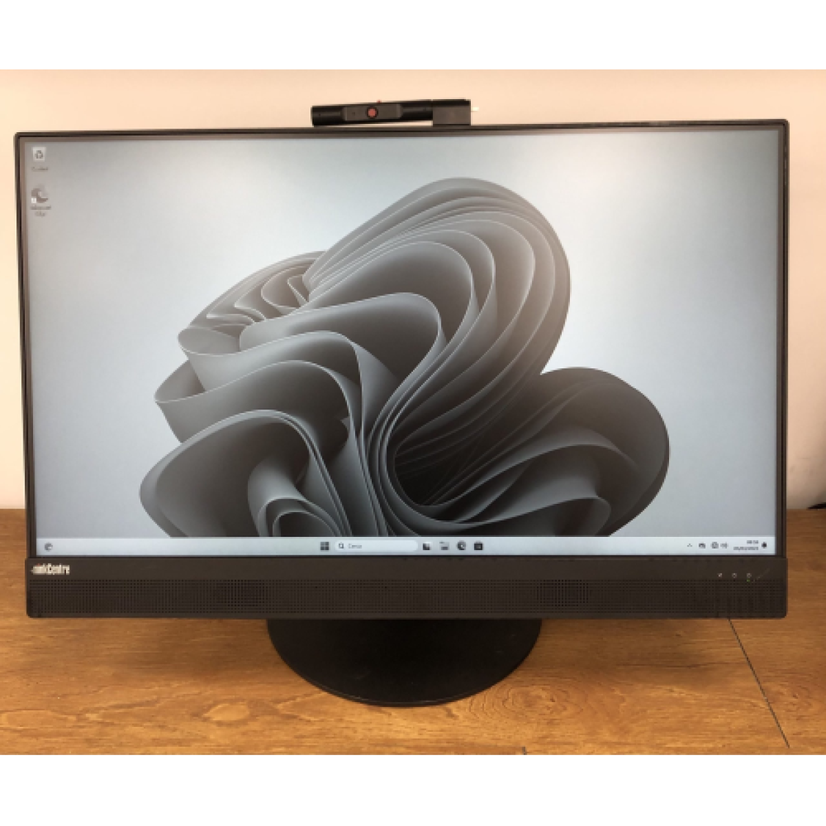 all-in-one-ricondizionato-lenovo-thinkcentre-m920z-aio-238-fhd-core-i5-8400t-ram-8gb-nvme-256gb-windows-11-pro-grado-r---retroilluminazione-non-funzionante