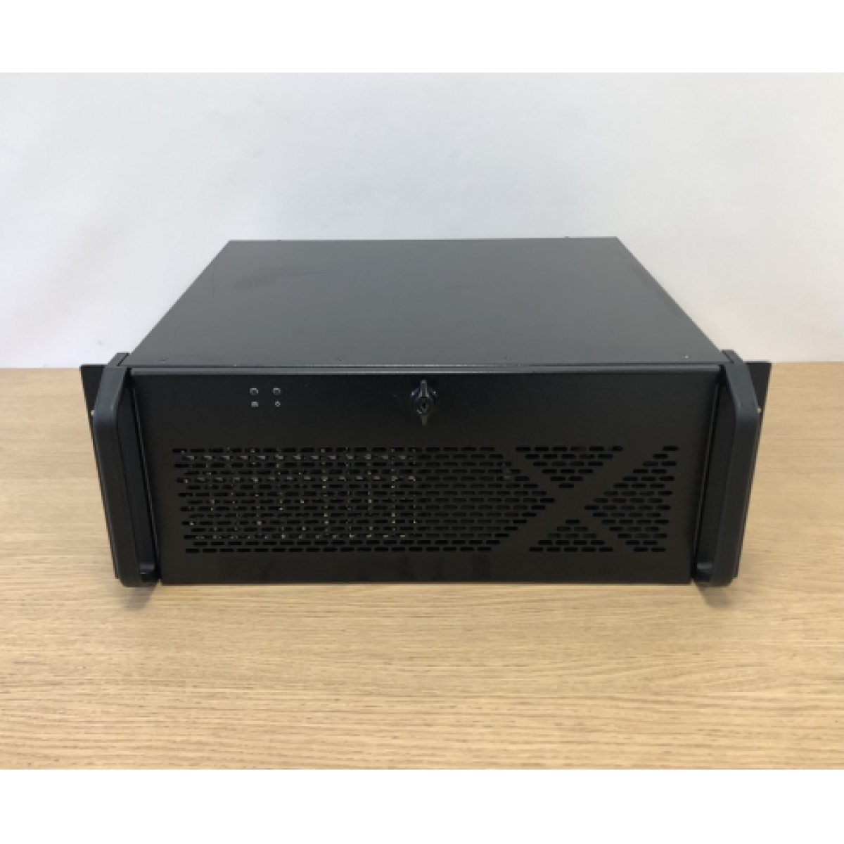server-ricondizionato-assemblato-fujitsu-d3446-s1-xeon-e3-1275-v5-ram-32gb-4x-ssd-512gb---raid-controller-rs3dc040---freedos-grado-a